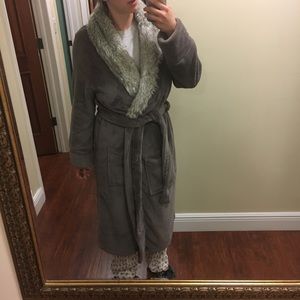 Fluffy NWT robe soft like a blanket